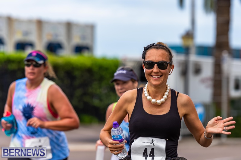Bermuda Hugo Girl Relay Running Race Front Street Hamilton 2022JS (29)