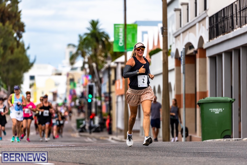 Bermuda Hugo Girl Relay Running Race Front Street Hamilton 2022JS (3)