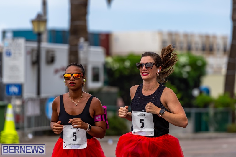 Bermuda Hugo Girl Relay Running Race Front Street Hamilton 2022JS (30)