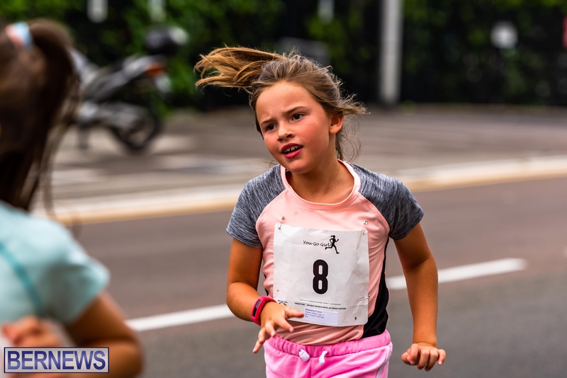 Bermuda Hugo Girl Relay Running Race Front Street Hamilton 2022JS (33)