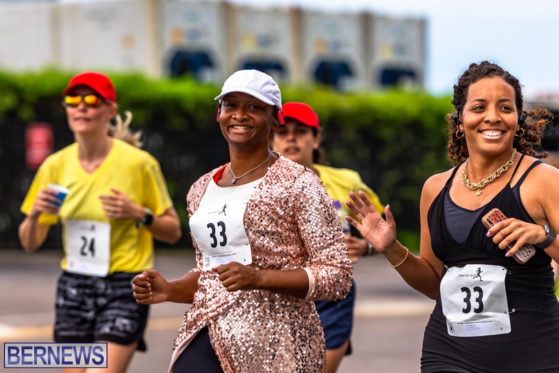 Bermuda Hugo Girl Relay Running Race Front Street Hamilton 2022JS (35)