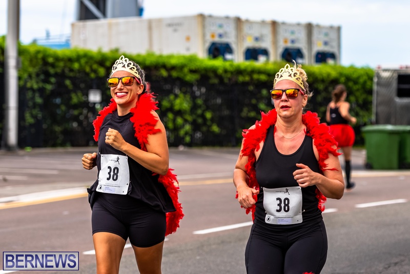 Bermuda You Go Girl relay running race Front Street Hamilton 2022 JS (36)