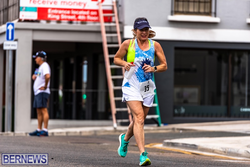 Bermuda You Go Girl relay running race Front Street Hamilton 2022 JS (4)