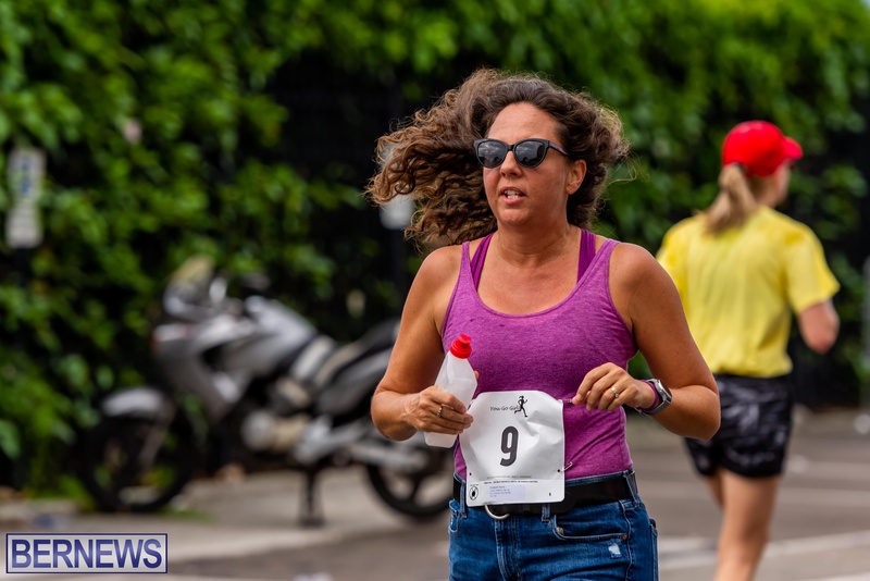 Bermuda Hugo Girl Relay Running Race Front Street Hamilton 2022JS (43)
