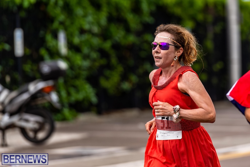 Bermuda Hugo Girl Relay Running Race Front Street Hamilton 2022JS (54)