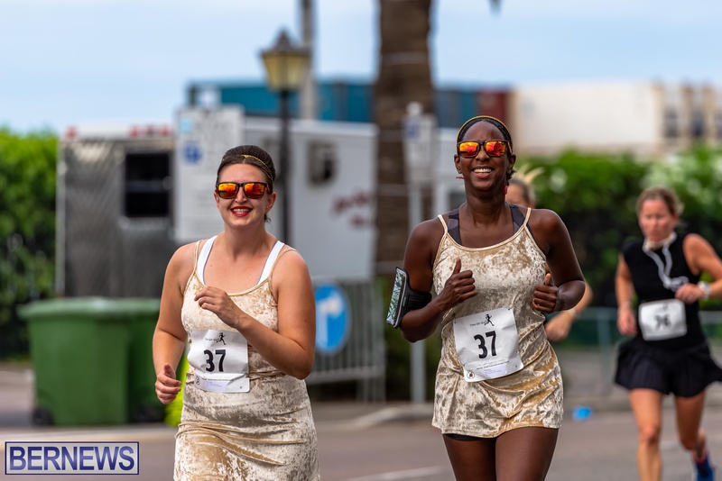 Bermuda Hugo Girl Relay Running Race Front Street Hamilton 2022JS (56)