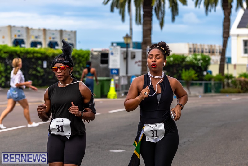Bermuda Hugo Girl Relay Running Race Front Street Hamilton 2022JS (59)