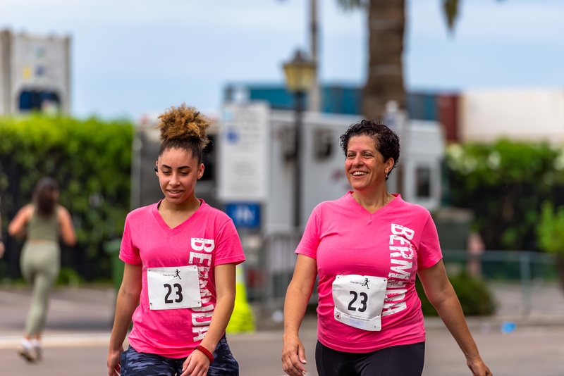 Bermuda You Go Girl relay running race Front Street Hamilton 2022 JS (62)