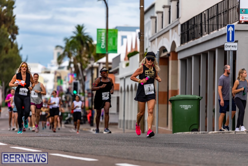 Bermuda Hugo Girl Relay Running Race Front Street Hamilton 2022JS (7)
