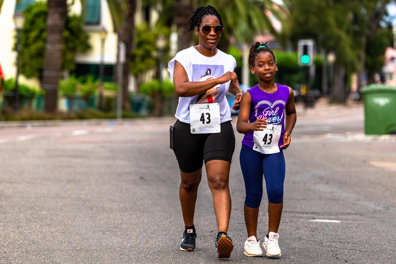 Bermuda You Go Girl relay running race Front Street Hamilton 2022 JS (72)