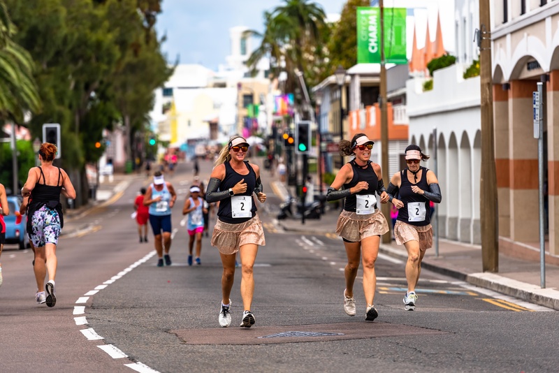 Bermuda Hugo Girl Relay Running Race Front Street Hamilton 2022JS (74)