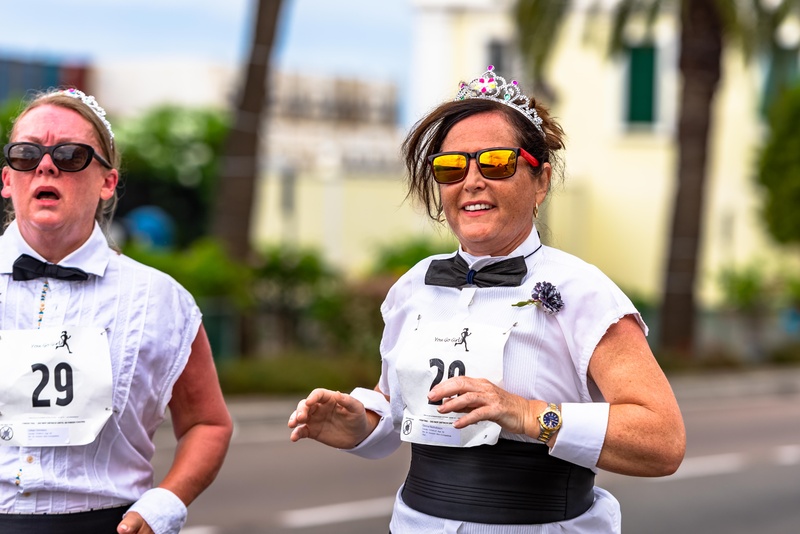 Bermuda Hugo Girl Relay Running Race Front Street Hamilton 2022JS (81)