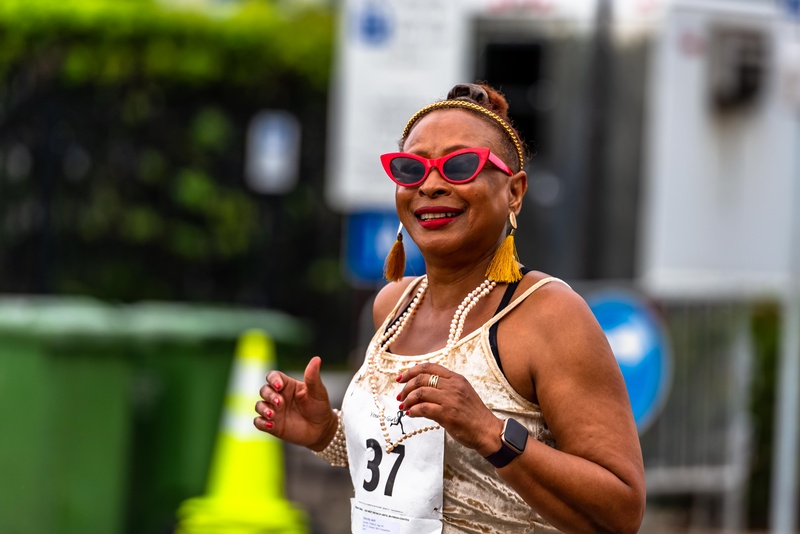 Bermuda You Go Girl relay running race Front Street Hamilton 2022 JS (84)
