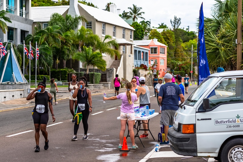 Bermuda Hugo Girl Relay Running Race Front Street Hamilton 2022JS (86)