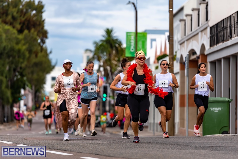 Bermuda You Go Girl relay running race Front Street Hamilton 2022 JS (9)