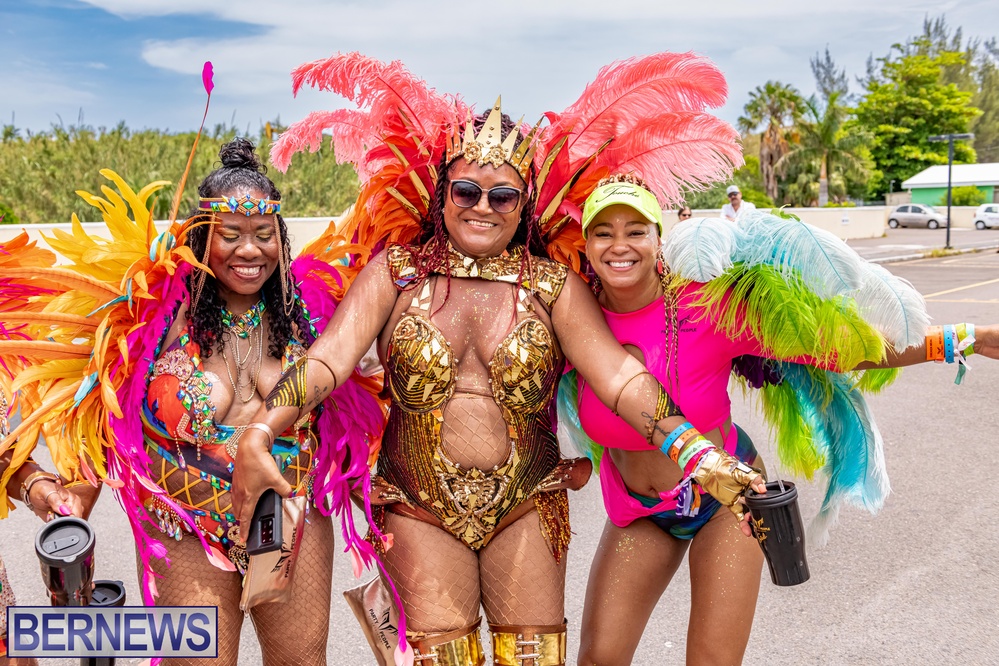 Carnival in Bermuda 'Revel de Road' Bermuda party parade June 2022 JS (15)