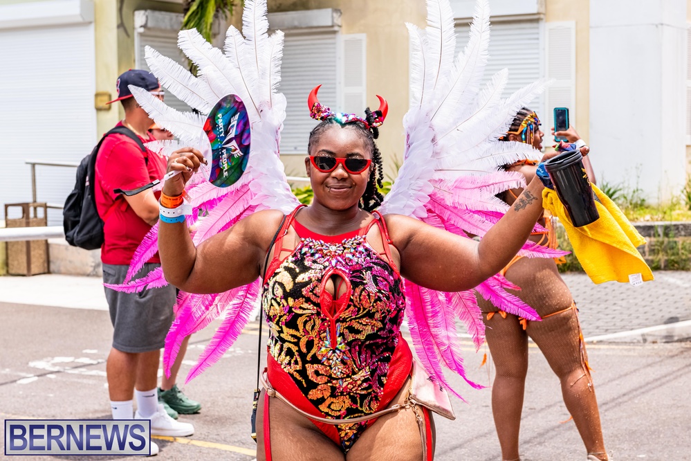 Carnival in Bermuda 'Revel de Road' Bermuda party parade June 2022 JS (18)