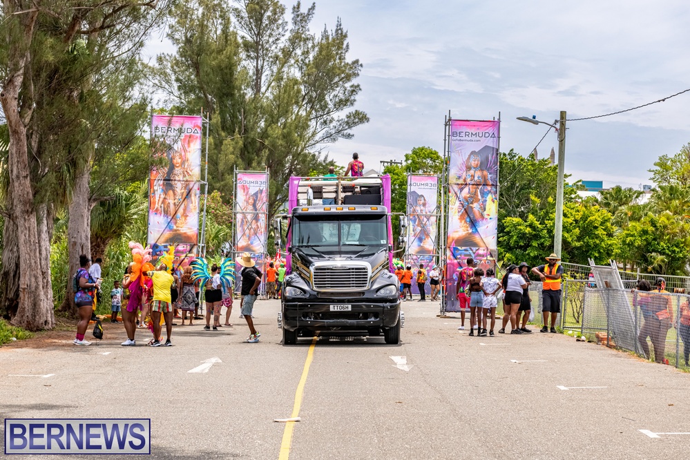 Carnival in Bermuda 'Revel de Road' Bermuda party parade June 2022 JS (32)