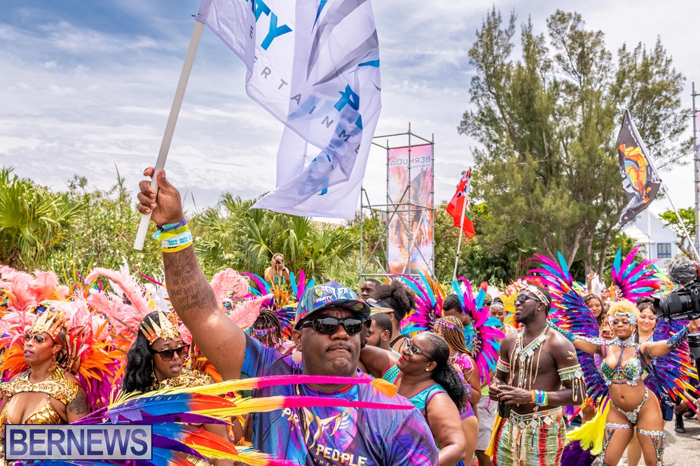 Carnival in Bermuda 'Revel de Road' Bermuda party parade June 2022 JS (41)