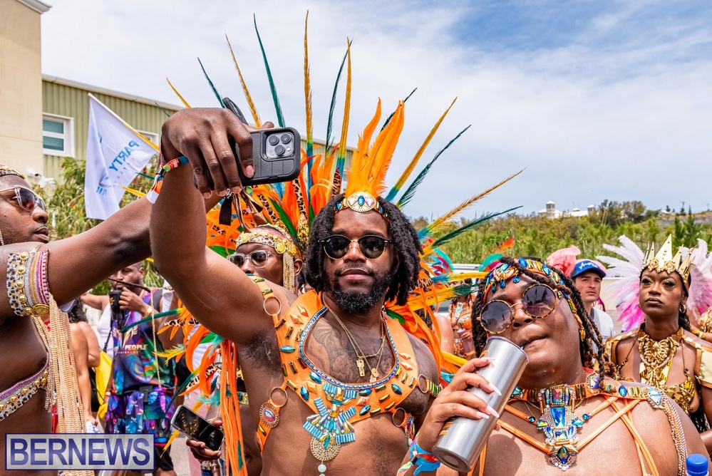 Carnival in Bermuda 'Revel de Road' Bermuda party parade June 2022 JS (8)