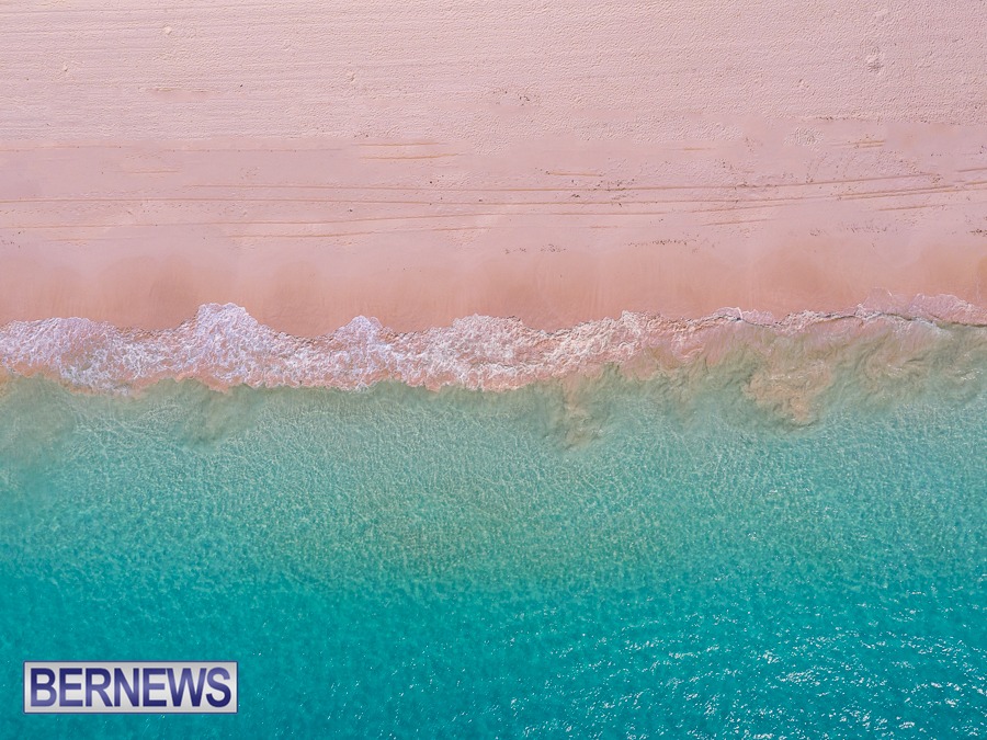 757 Nothing beats the colours of a Bermuda beach, azure water and pink sand
