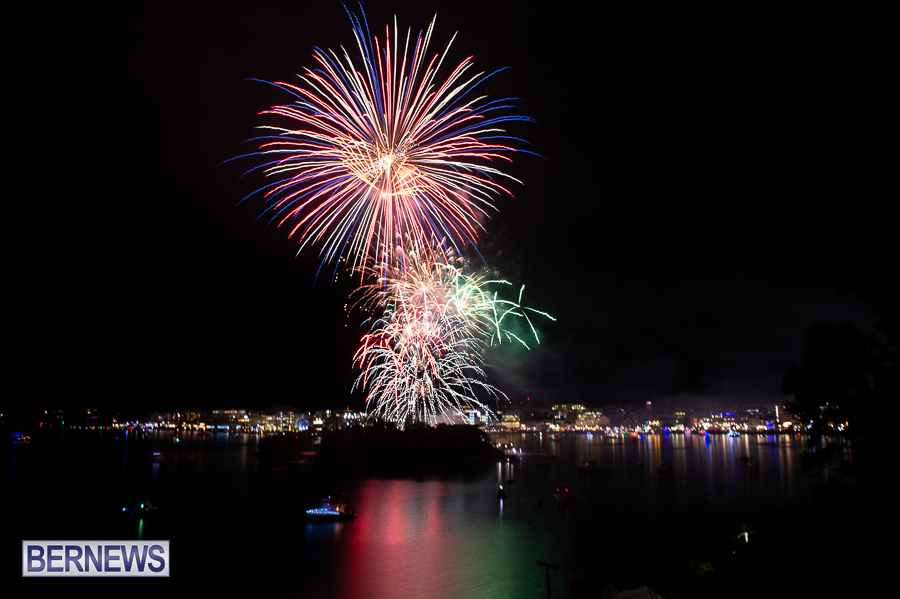 Bermuda Fireworks Dec 11 Boat Parade 2022 JM (10)
