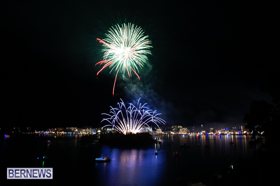 Bermuda Fireworks Dec 11 Boat Parade 2022 JM (11)