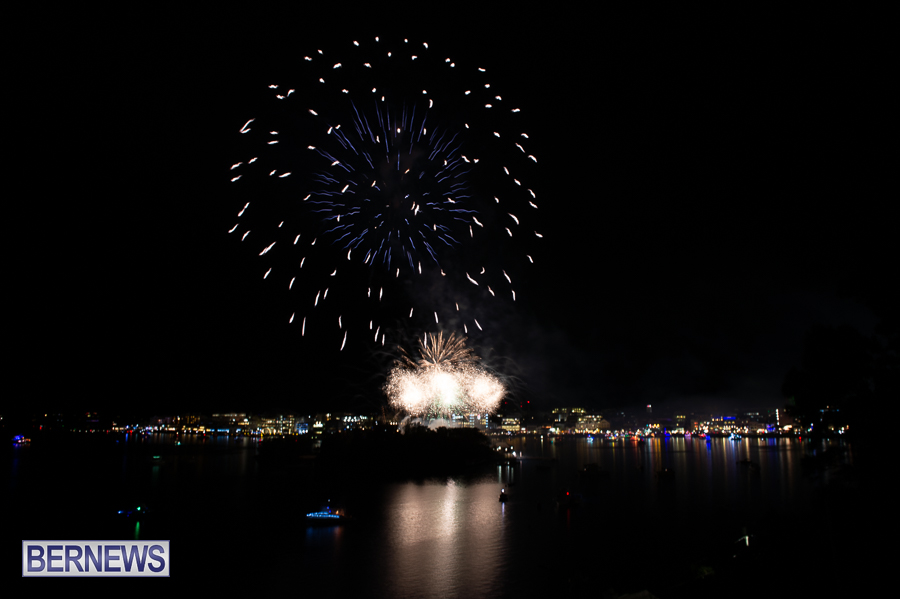 Bermuda Fireworks Dec 11 Boat Parade 2022 JM (12)