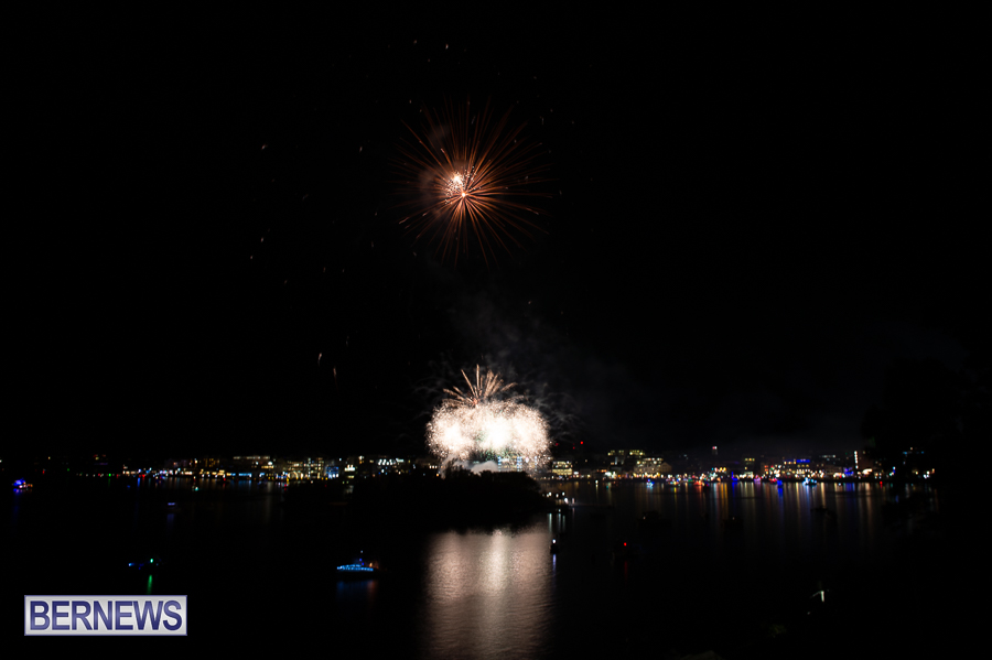 Bermuda Fireworks Dec 11 Boat Parade 2022 JM (13)