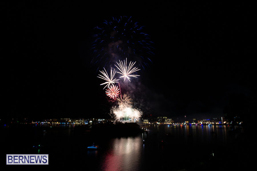 Bermuda Fireworks Dec 11 Boat Parade 2022 JM (14)