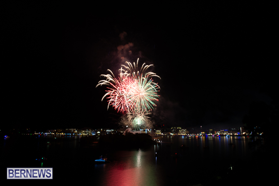 Bermuda Fireworks Dec 11 Boat Parade 2022 JM (15)