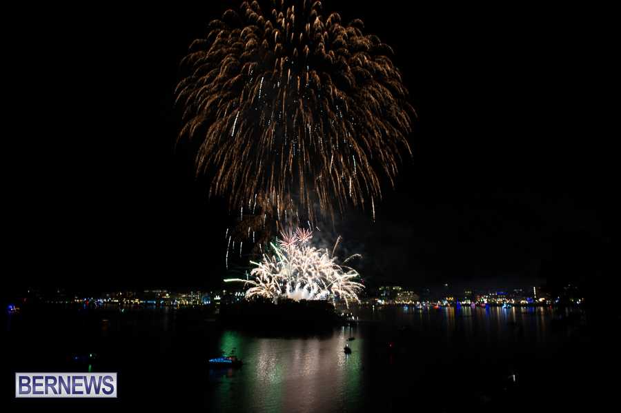 Bermuda Fireworks Dec 11 Boat Parade 2022 JM (19)