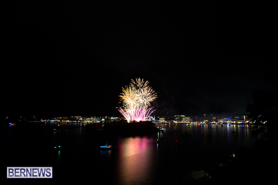 Bermuda Fireworks Dec 11 Boat Parade 2022 JM (2)