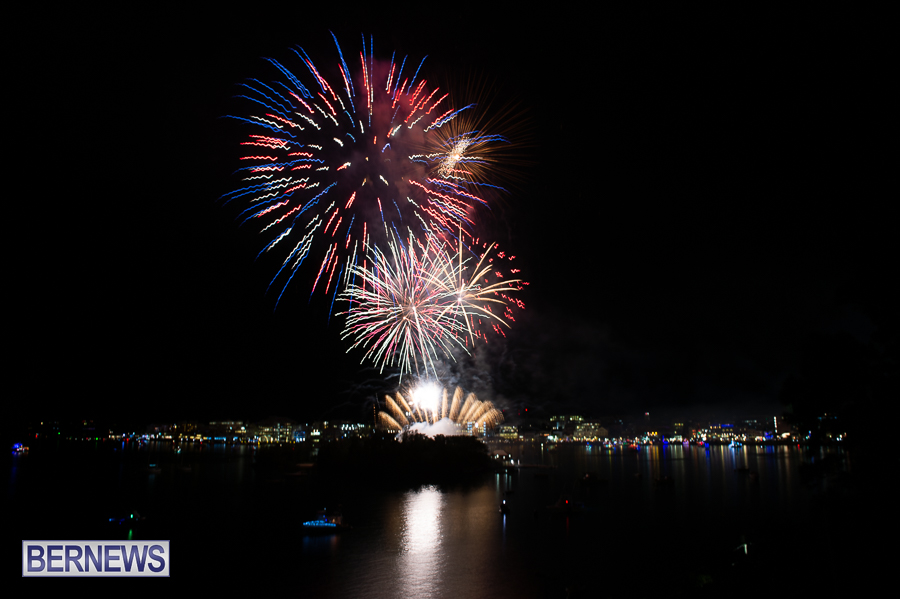 Bermuda Fireworks Dec 11 Boat Parade 2022 JM (21)