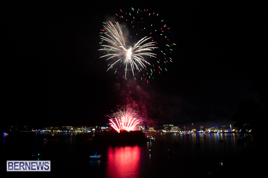 Bermuda Fireworks Dec 11 Boat Parade 2022 JM (22)