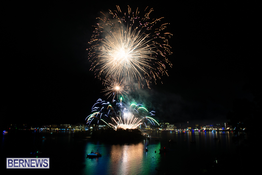 Bermuda Fireworks Dec 11 Boat Parade 2022 JM (24)