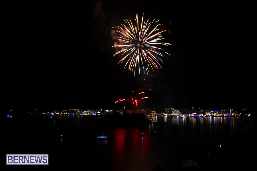 Bermuda Fireworks Dec 11 Boat Parade 2022 JM (27)