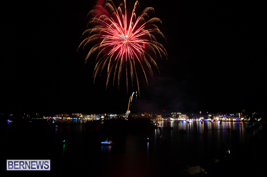 Bermuda Fireworks Dec 11 Boat Parade 2022 JM (28)