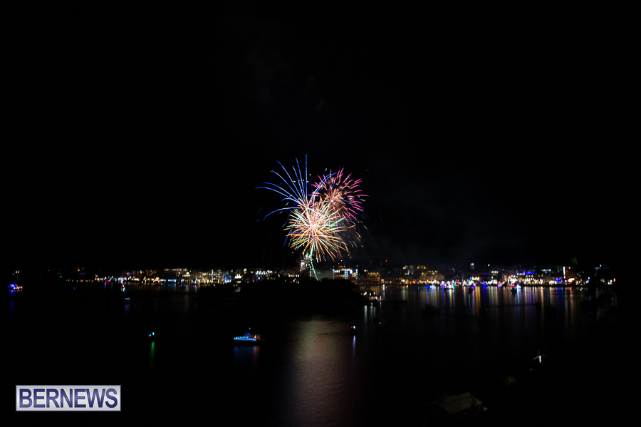 Bermuda Fireworks Dec 11 Boat Parade 2022 JM (31)