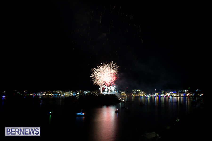 Bermuda Fireworks Dec 11 Boat Parade 2022 JM (33)