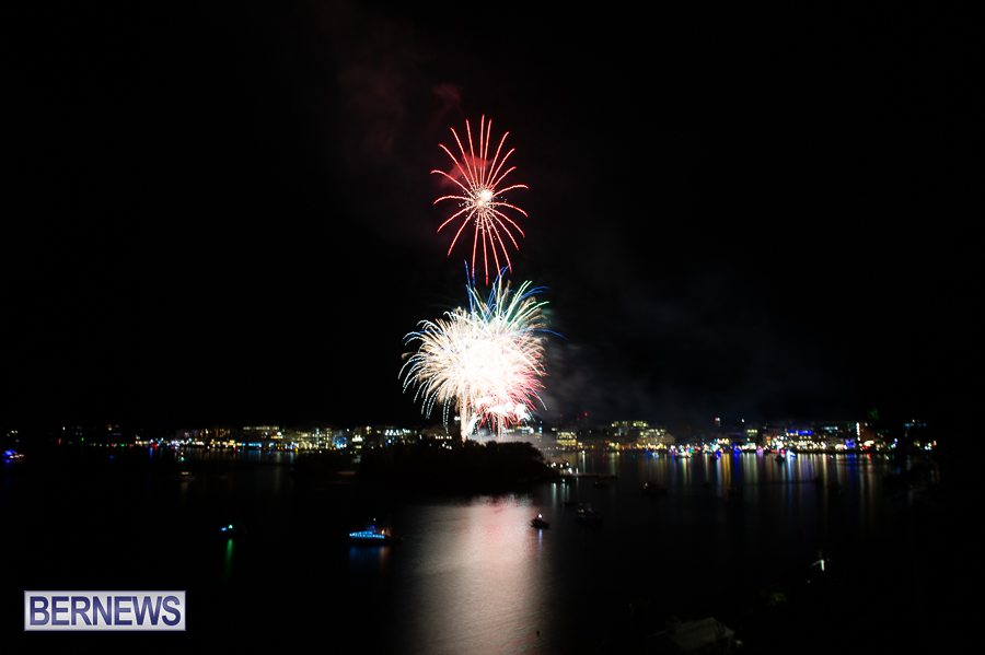 Bermuda Fireworks Dec 11 Boat Parade 2022 JM (34)