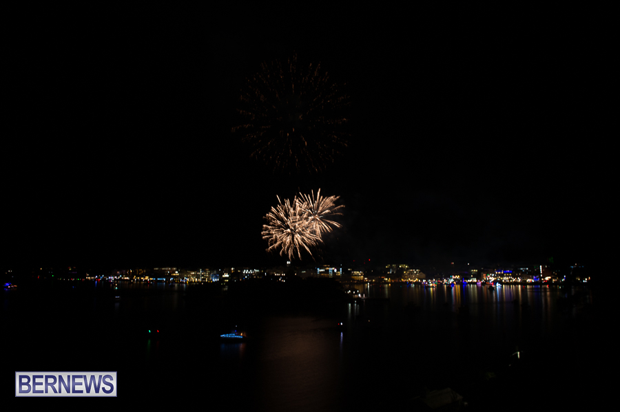 Bermuda Fireworks Dec 11 Boat Parade 2022 JM (36)