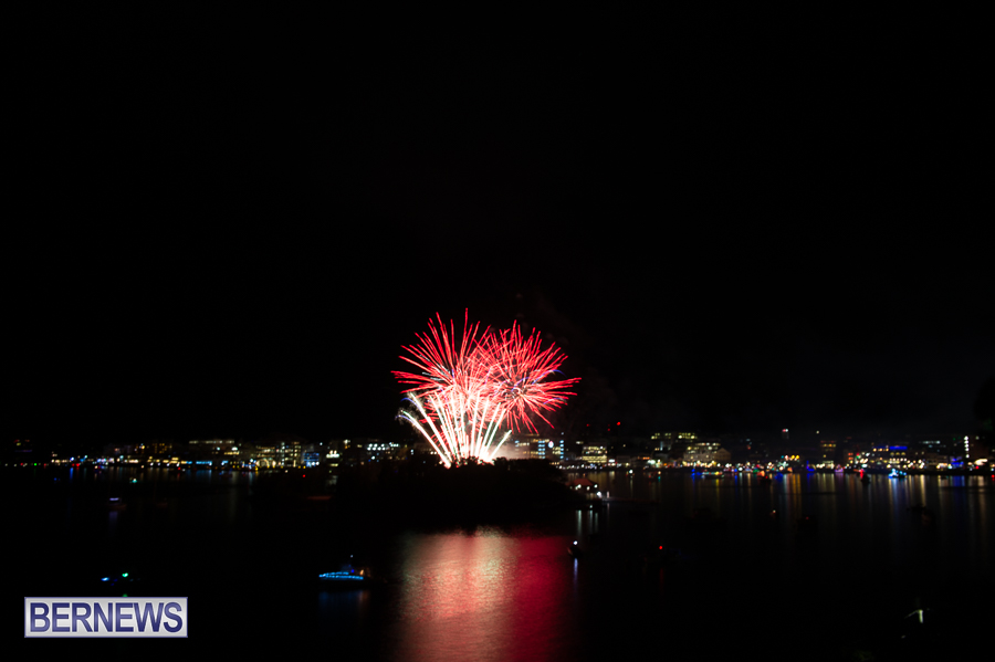 Bermuda Fireworks Dec 11 Boat Parade 2022 JM (4)
