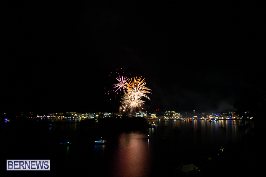 Bermuda Fireworks Dec 11 Boat Parade 2022 JM (40)