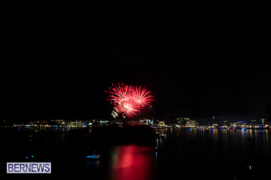 Bermuda Fireworks Dec 11 Boat Parade 2022 JM (5)