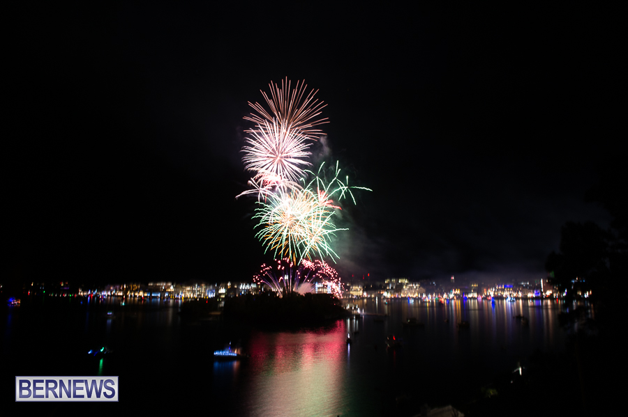 Bermuda Fireworks Dec 11 Boat Parade 2022 JM (8)