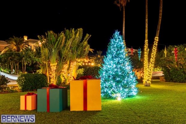 Hamilton city Bermuda island Christmas holiday lights 2022 JS (8)