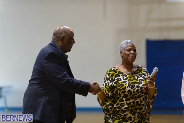 Clyde Best Visits Clearwater Middle School Assembly Bermuda feb 2023 (3)