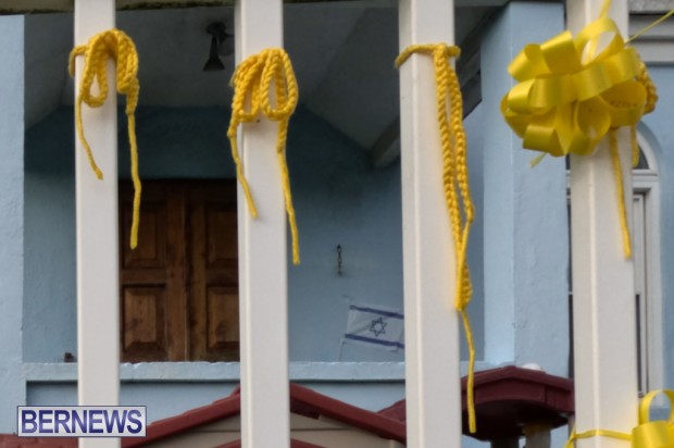 Jewish Community of Bermuda yellow ribbons nov 2023 (3)