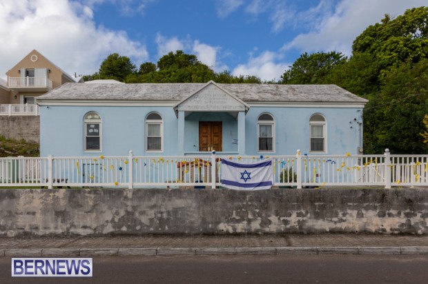 Jewish Community of Bermuda yellow ribbons nov 2023 (5)